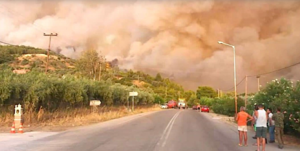 Infernul a pus stăpânire pe Grecia. Imagini apocaliptice cu incendiile care devastează țara. VIDEO
