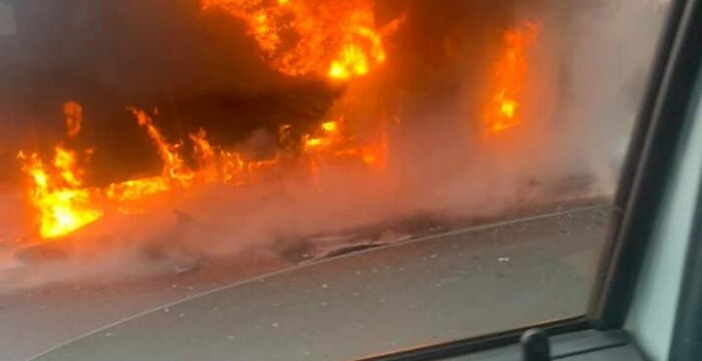 Incendiu pe Autostrada A1. Traficul pe sensul București – Pitești este blocat. FOTO