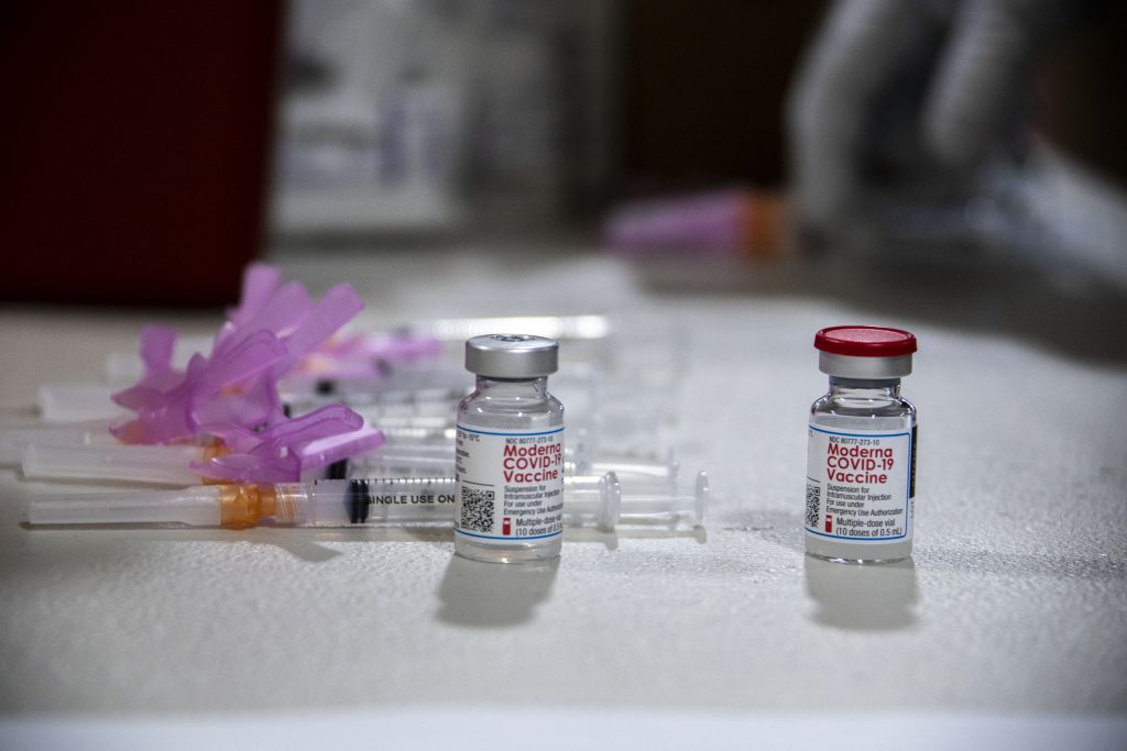 Impurități în vaccinurile Moderna. Guvernul Japoniei a cerut o "anchetă urgentă"