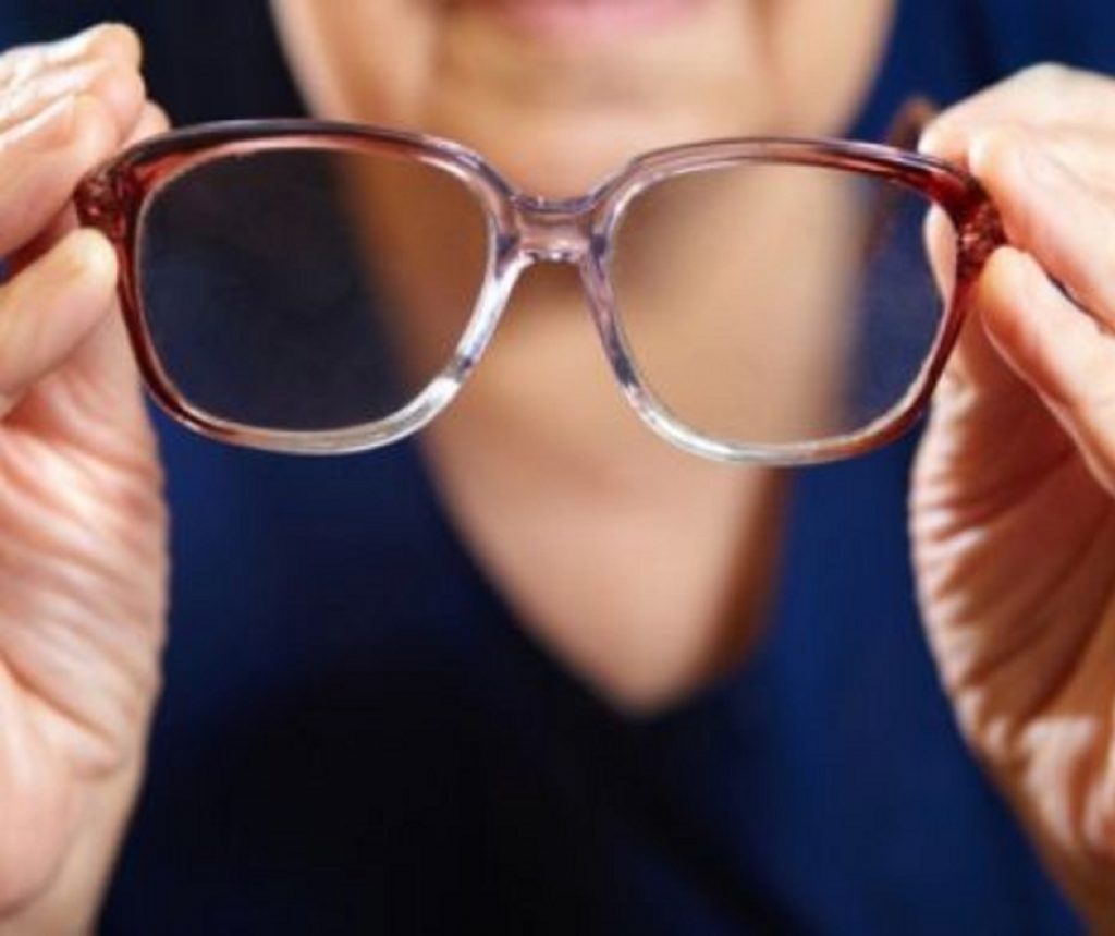 Ochelarii care nu se aburesc niciodată. Care este secretul invenției oamenilor de știință din Elveția