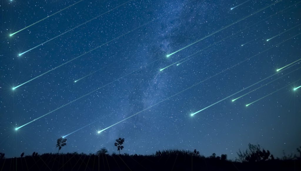 Spectacol de stele căzătoare în România. Când vor putea fi văzute Perseidele pe cerul nopții