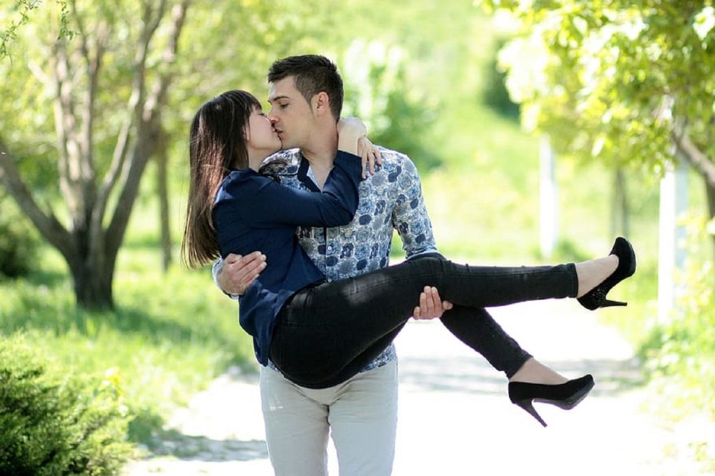 8 lucruri pe care le poți afla despre cineva după primul sărut. Studii complexe