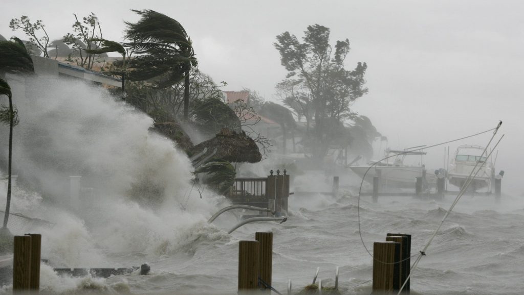 Uraganul Idalia se îndreaptă spre Florida. Guvernatorul Ron DeSantis a declarat stare de urgență