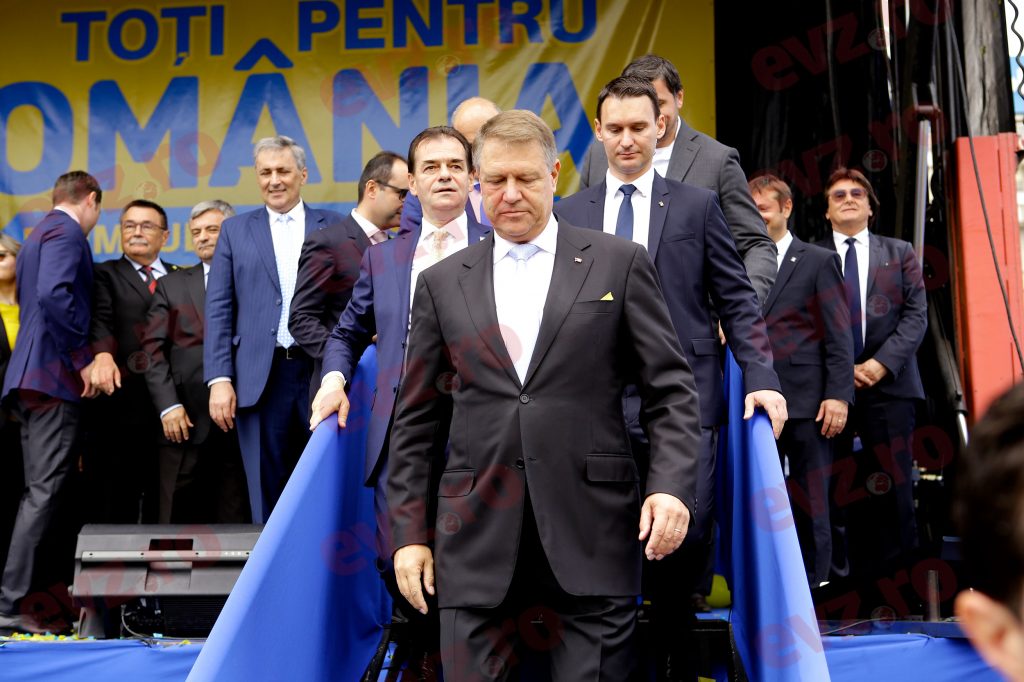 Ultrașii lui Orban se pregătesc să-l huiduie pe Klaus Iohannis. Se anunță un congres-spectacol
