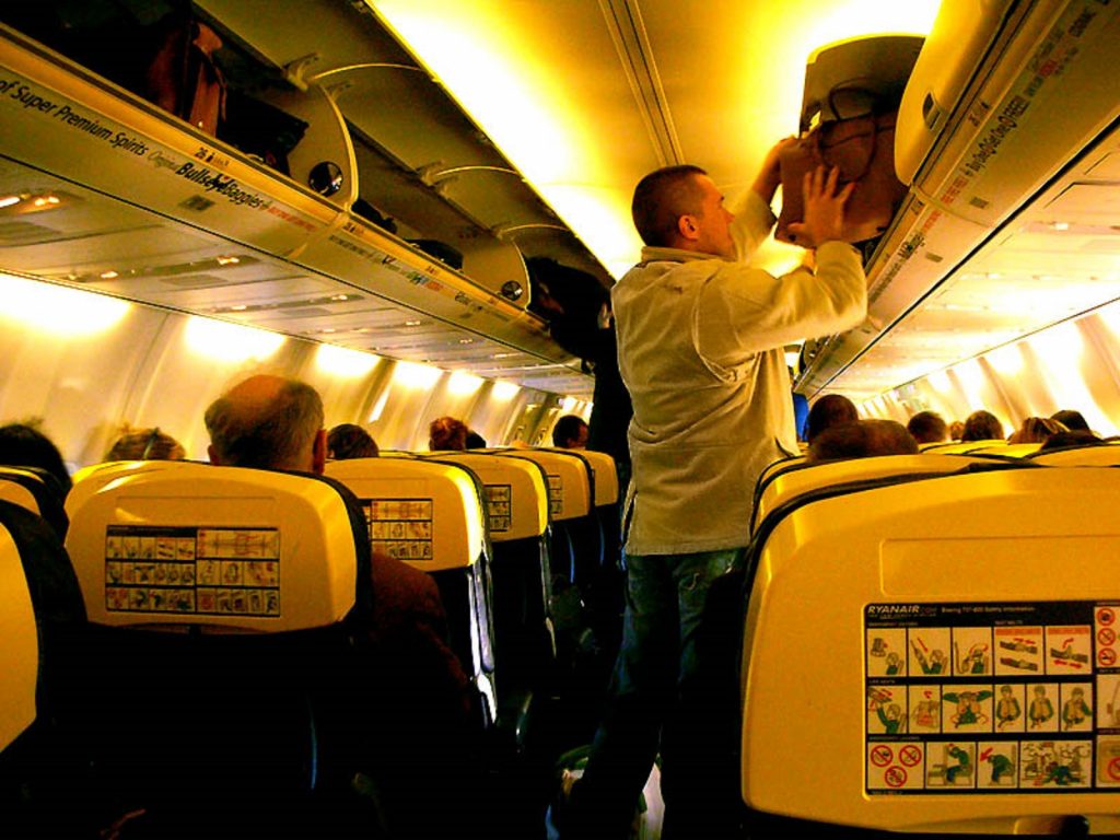 Ryanair se răzbună crunt pe pasageri! Atenție, români! Sunt mulți bani la mijloc