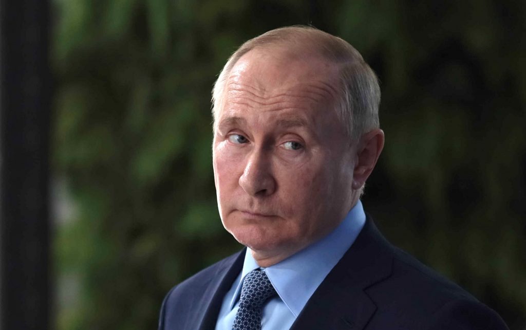 COVID-19 l-a băgat în carantină pe Vladimir Putin. Speculații despre sănătatea liderului de la Kremlin