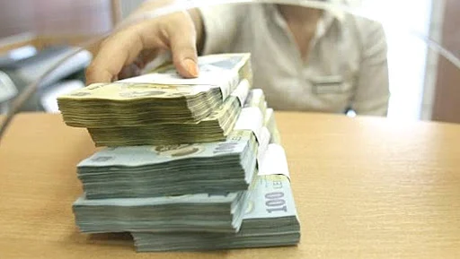 Lovitură pentru românii cu credite bancare. „Ratele vor crește cu sume cuprinse între 100 şi 300 de lei pe lună”
