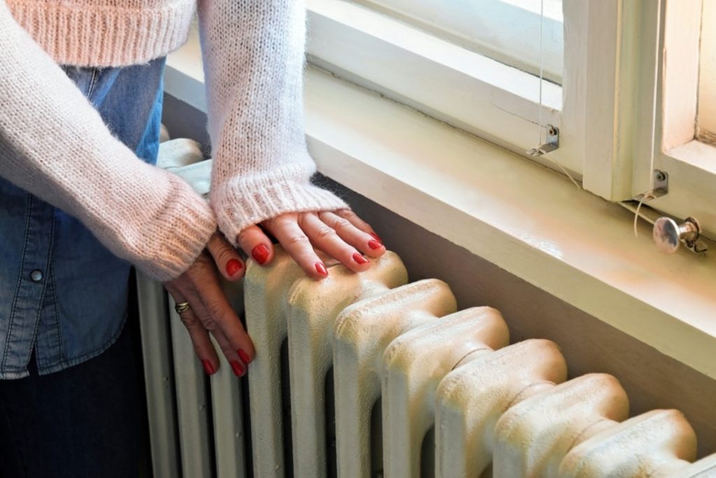 Un inginer a explicat cum supraviețuiește în casa sa cu o temperatură de maxim 15 grade Celsius. Care sunt sfaturile specialistului