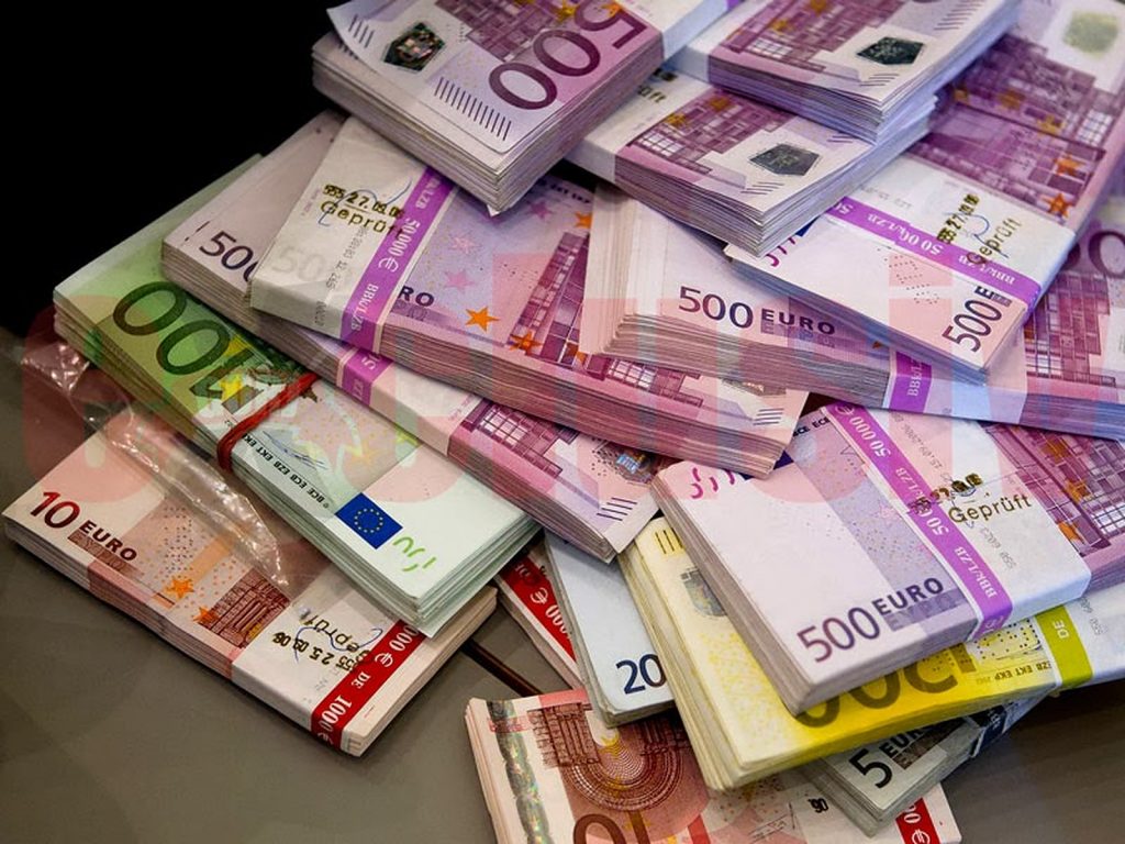 Se dau bani de la UE: Sute de milioane de euro pentru români. Cine se va putea înscrie