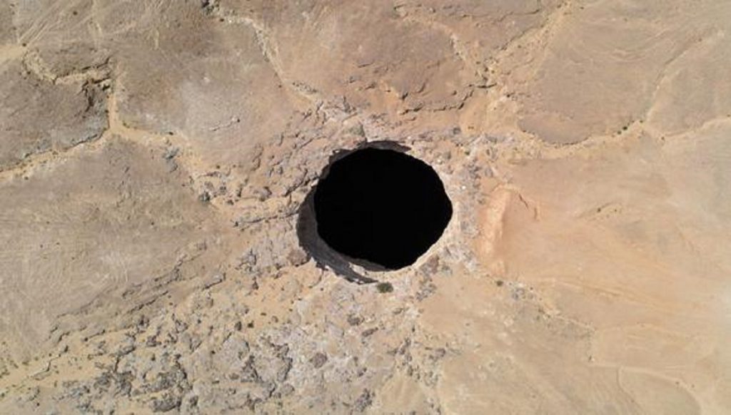 Premieră mondială. Oamenii au coborât în „Groapa Iadului”. Ce au găsit speleologii în gaura demonilor. VIDEO-FOTO