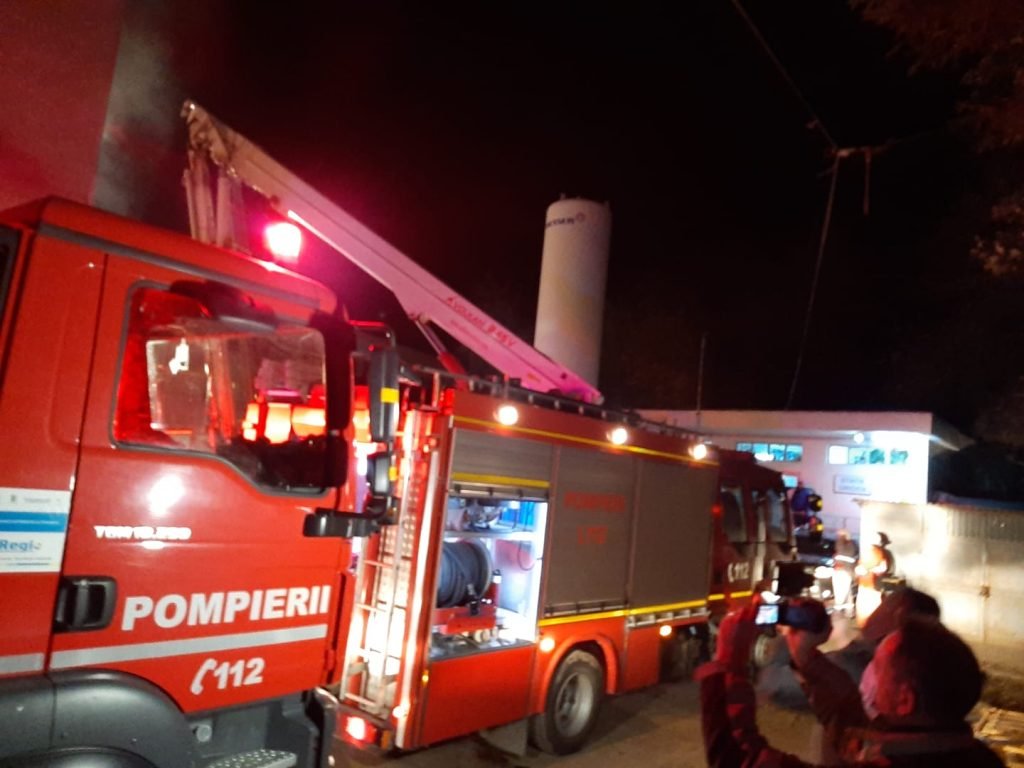 Un pacient a dat foc Spitalului de Psihiatrie Arad. Șase persoane au avut nevoie de îngrijiri medicale