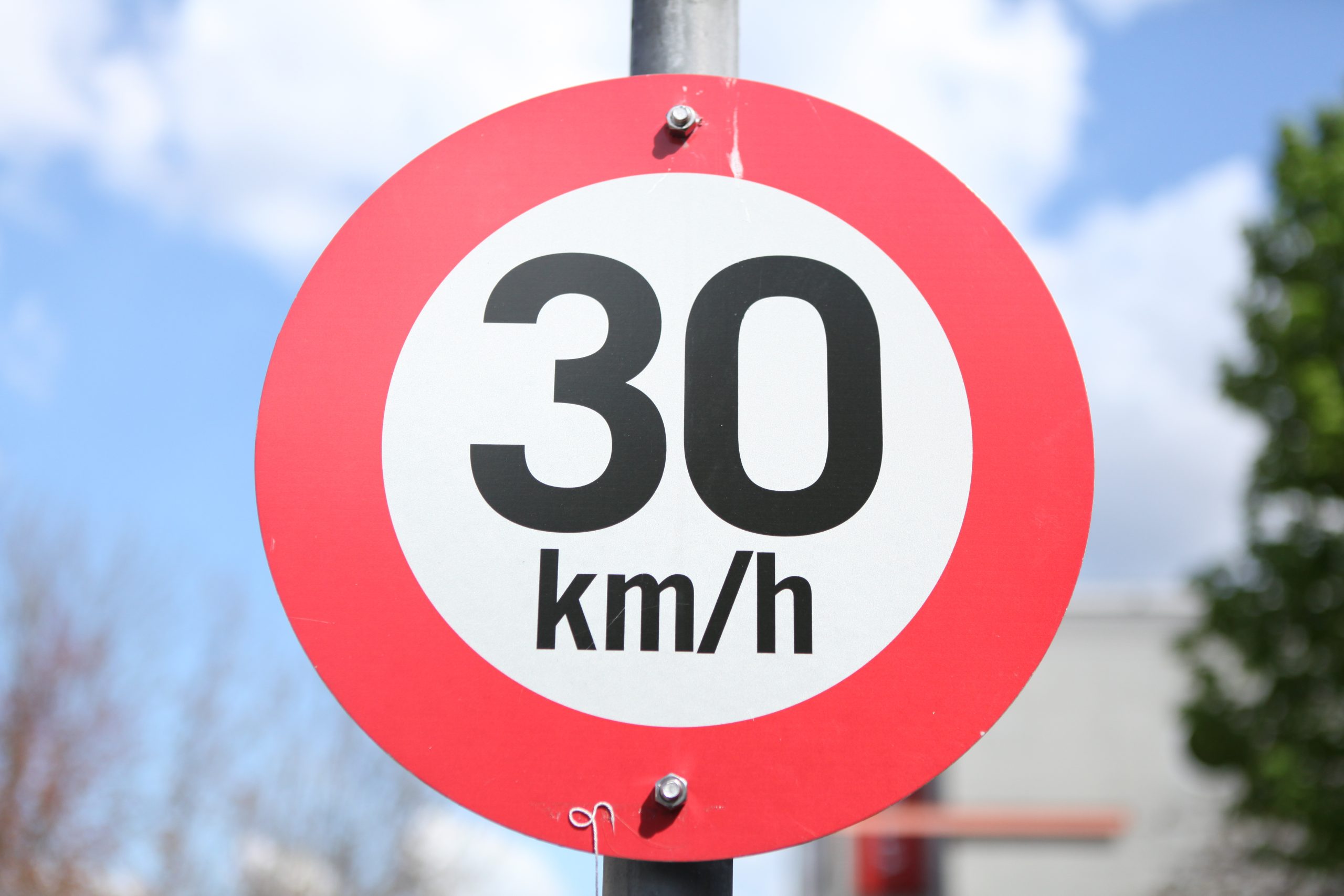 Limită de viteză de 30 km/h 