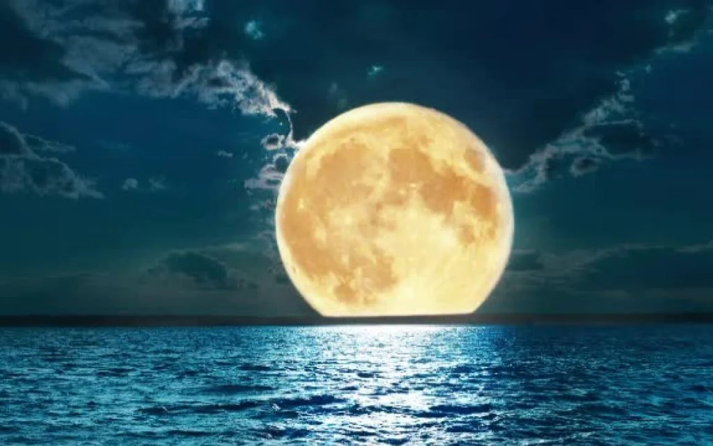 Lună Plină în Vărsător, pe 1 august. Ce schimbări vor avea loc