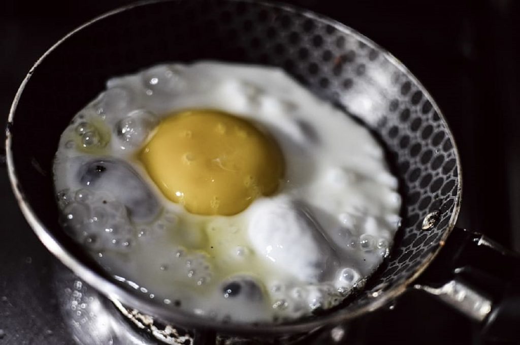 Este bine să mâncăm ouă? Unele studii adâncesc misterul și mai mult