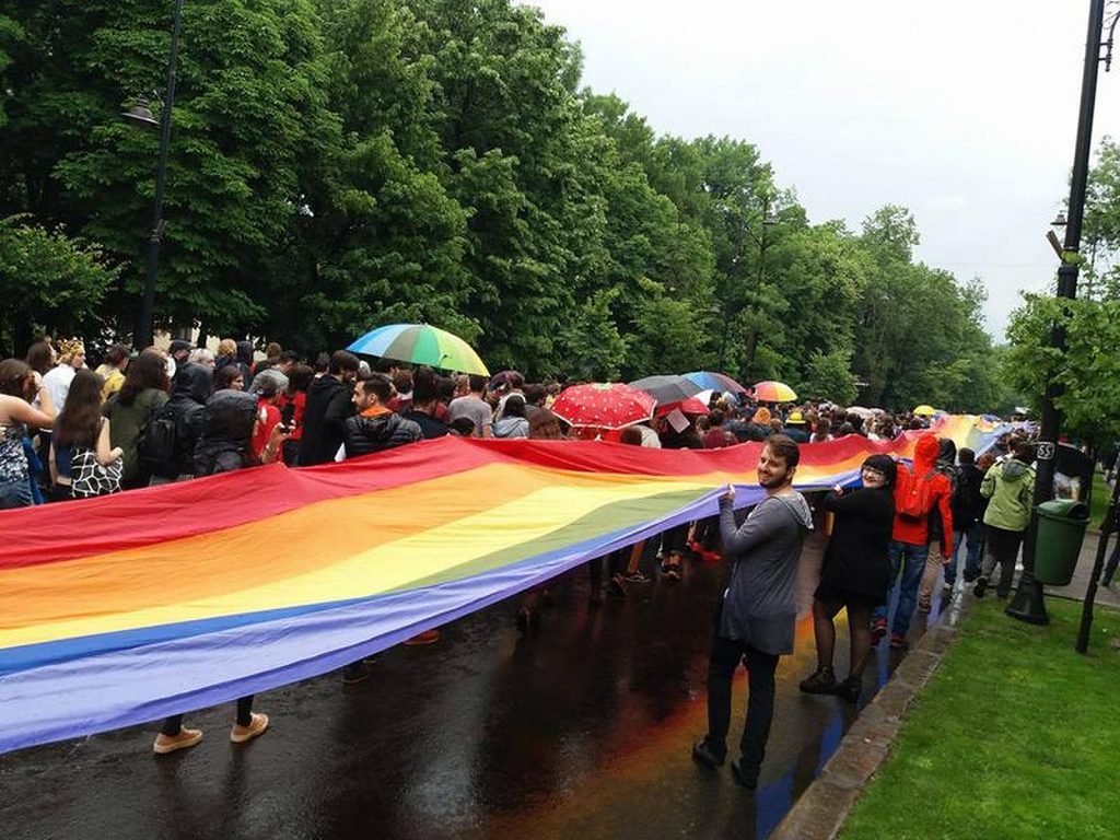 CEDO a condamnat Polonia pentru discriminarea unei mame lesbiene. Președintele încearcă „să ridice moralul” cetățenilor