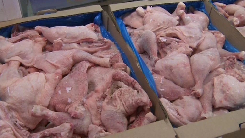 Alertă alimentară! Zeci de tone de carne de pasăre infestate cu salmonella. La ce detalii trebuie să fii atent