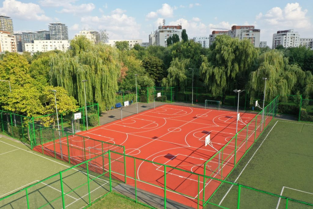 Terenurile de sport din parcul Lumea Copiilor au intrat în reparații capitale