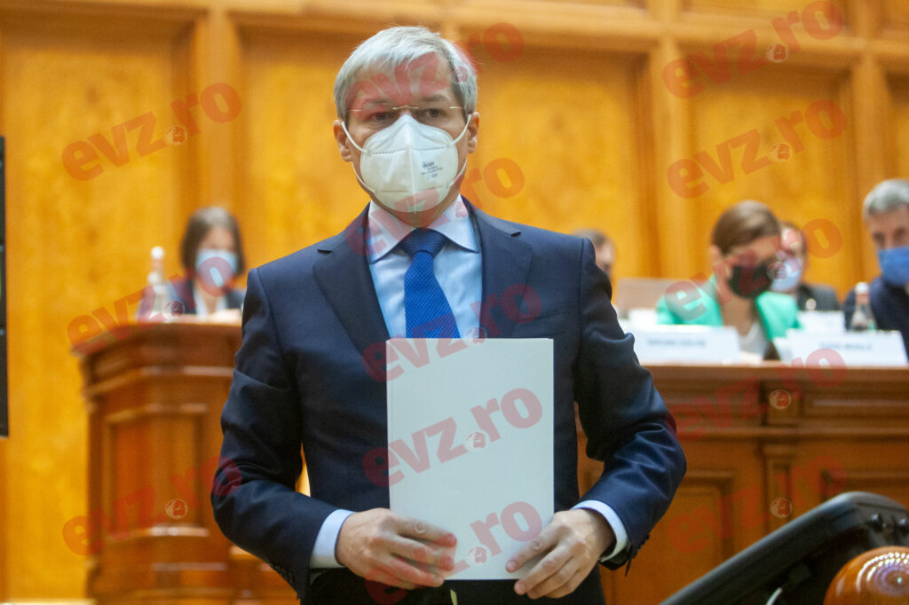 Răsturnare de situație în USR! Dacian Cioloș joacă cu demisia pe masă. S-a votat în unanimitate