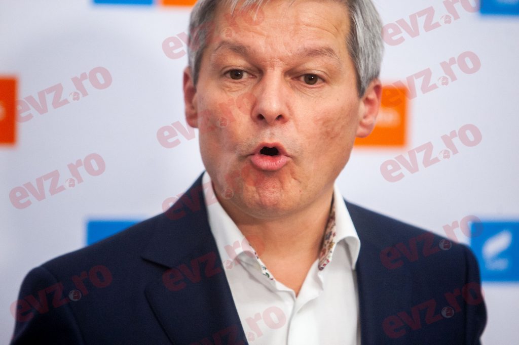 Îmbufnat și supărat, Cioloș a scos USR-ul la încălzire. Pentru opoziție