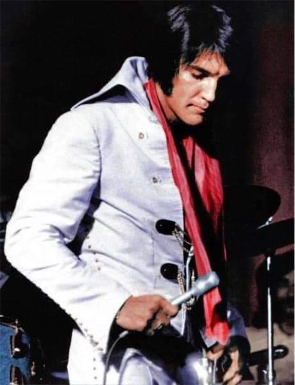 Meniul pentru care Elvis Presley își plătea bucătăreasa cu mașini și case. Istoria secretă