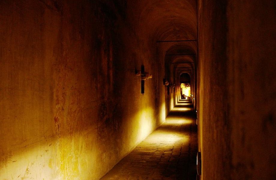 Subteranele secrete ale Vaticanului: Misterul tunelului salvator