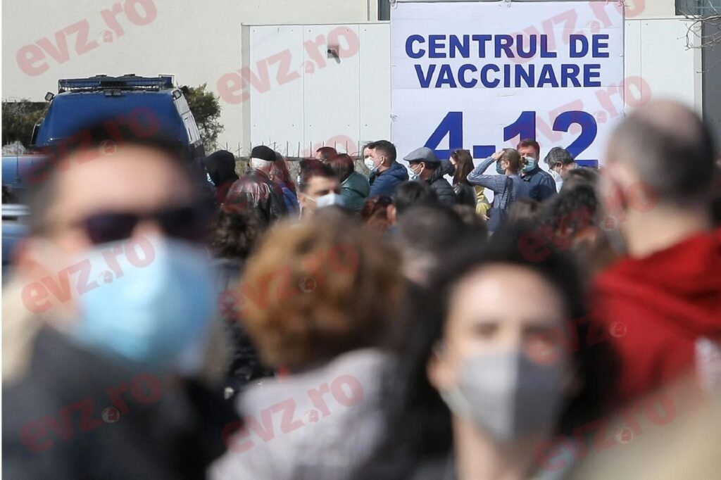 Românii vor să se vaccineze, dar statul le pune ”bețe-n roate”. Surpriză neplăcută la centrele de vaccinare