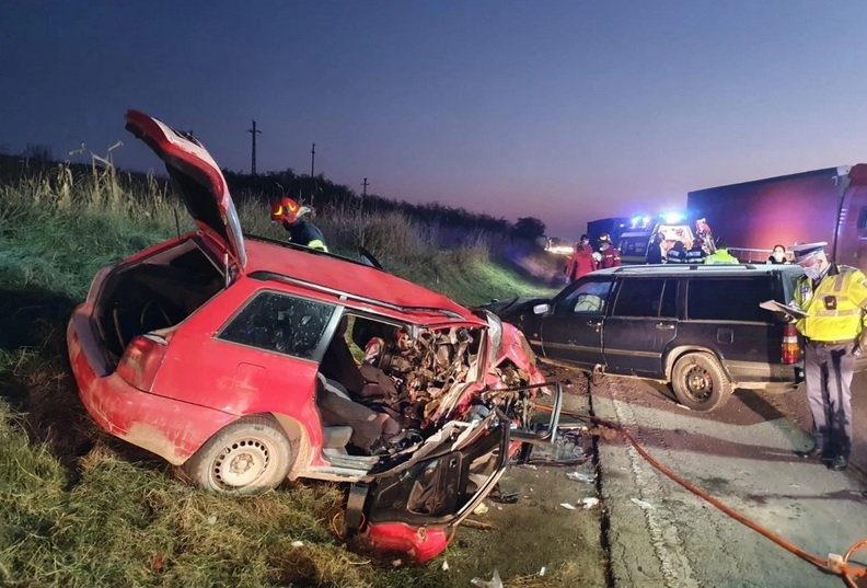 Accidente în lanț pe șosele din România! Impact frontal soldat cu victime în stare gravă la Alba