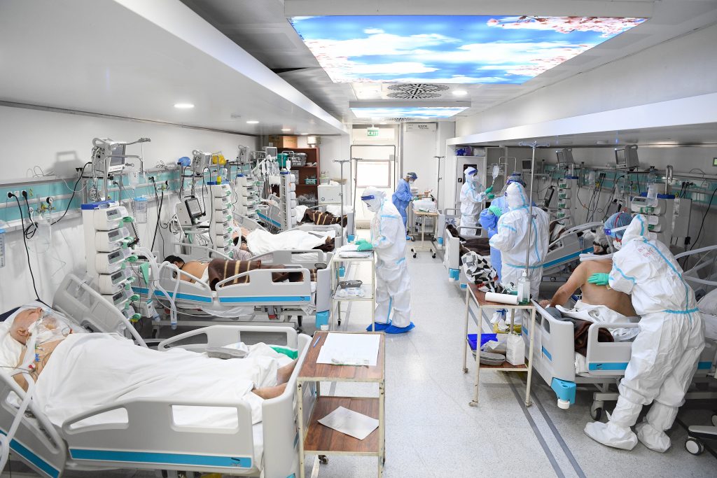 Situația din spitalele românești a ajuns în presa internațională. Le Figaro, despre valul patru în România: „Pacienții sunt internați pe coridoare”