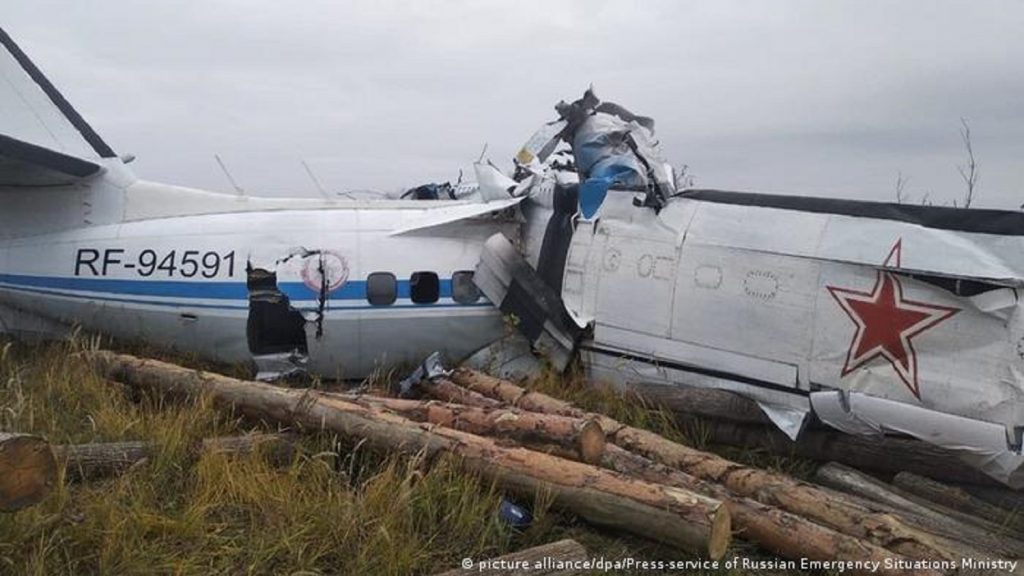 Tragedie aviatică. Un aparat de zbor s-a rupt în două, cel puțin 16 persoane au murit