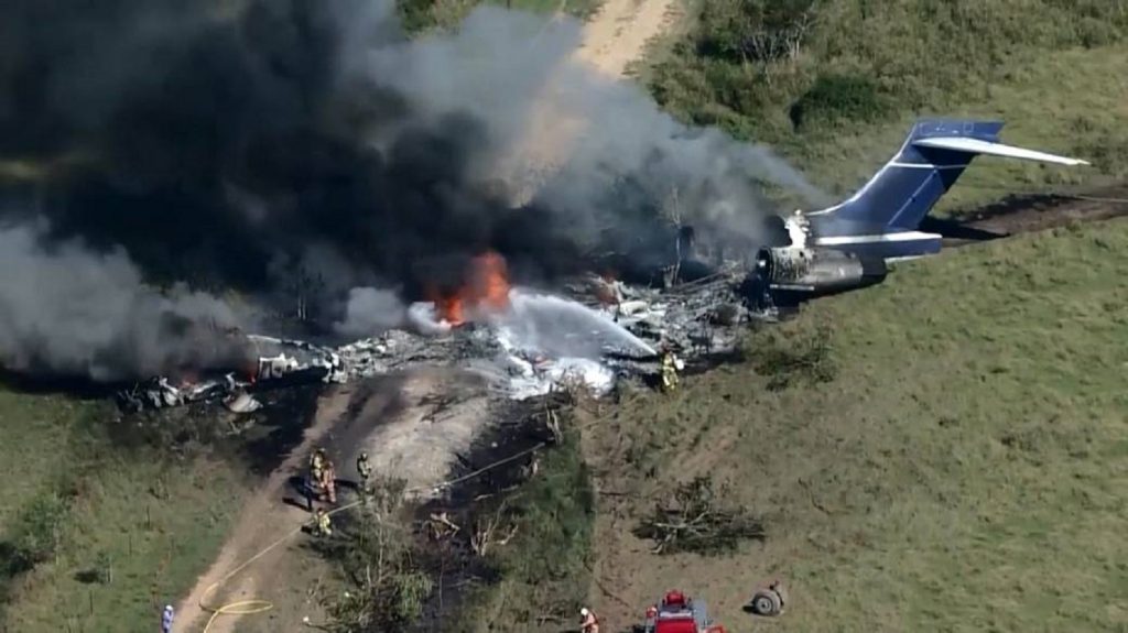 Prăbușirea unui avion a fost urmată de un miracol. Toți cei 21 de pasageri au supraviețuit, chiar dacă aparatul de zbor a luat foc. VIDEO
