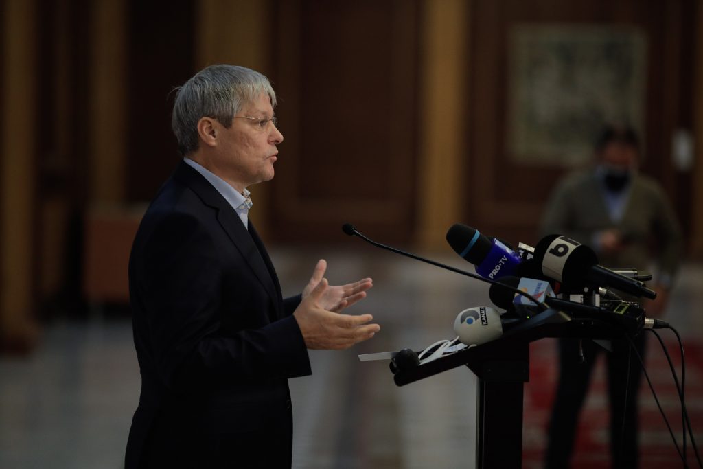 Criză politică în România. Ce șanse are Dacian Cioloș să se prezinte în Parlament cu un Guvern susținut de o majoritate? Aproape niciuna!