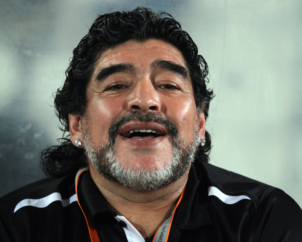 „Sanctuarul” lui Diego Maradona. Imagini impresionante din casa lui „El Pibe D’Oro” – Video