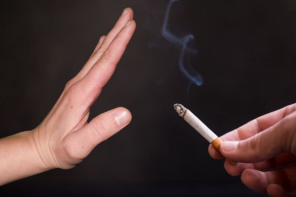 Cercetătorii susțin că persoanele care fumează au șanse să nu-și găsească un partener de viață