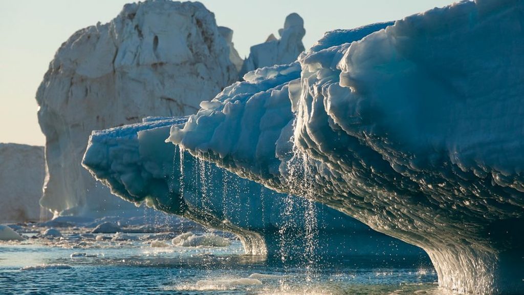 Ghețarii din Groenlanda se topesc de 100 de ori mai repede decât se estimează