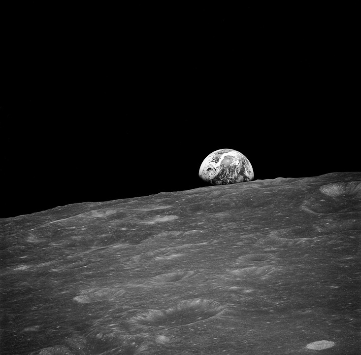 Luna „ne părăsește încet”, se apropie sfârșitul lumii? Răspunsul oamenilor de știință este înfricoșător