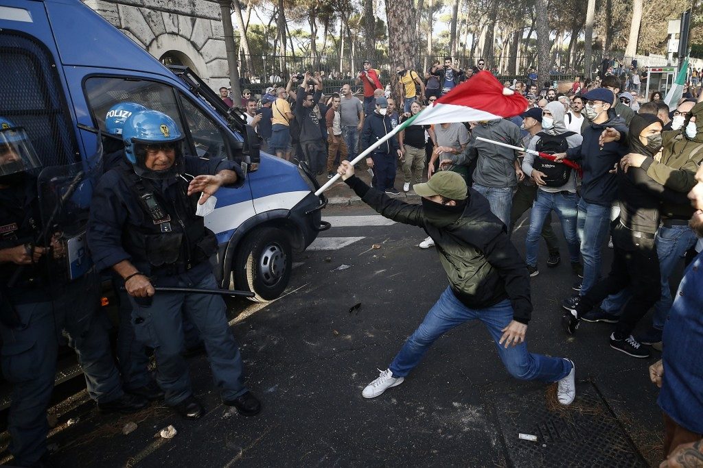 Violențe extreme în Roma: Fasciștii, invadând sediul Guvernului. „Nu sunt protestatari, sunt criminali” VIDEO