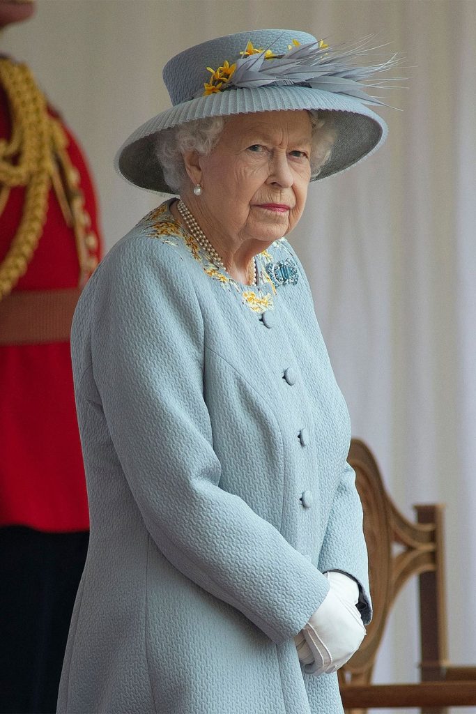 Detalii uluitoare! Regina Elisabeta, implicată în dosarul de abuz al prințului Andrew. Se vorbește despre sume fabuloase de bani
