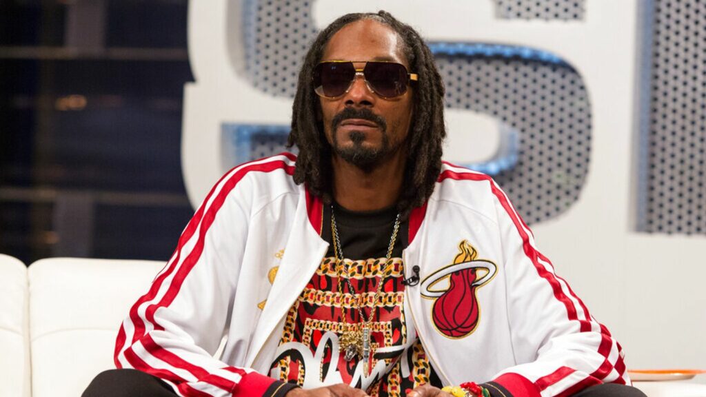 Snoop Dogg și-a anunțat decizia de a se lăsa de fumat