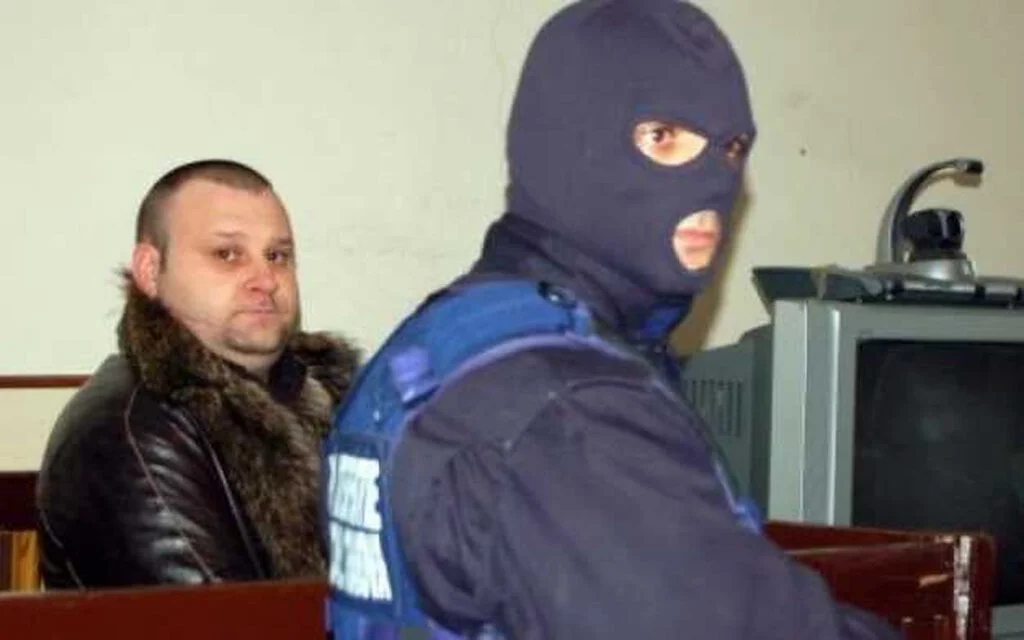 Lumea interlopă din Craiova este în fierbere. Criminalul lui ”Caiac” va fi eliberat curând din penitenciar