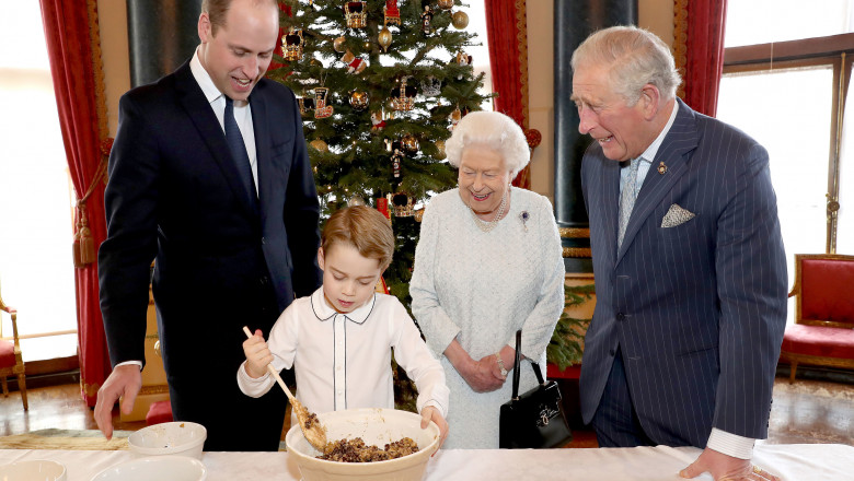 S-au aflat tradițiile familei regale de Crăciun! Regina Elisabeta pregătește cu sfințenie sărbătoarea încă din vară
