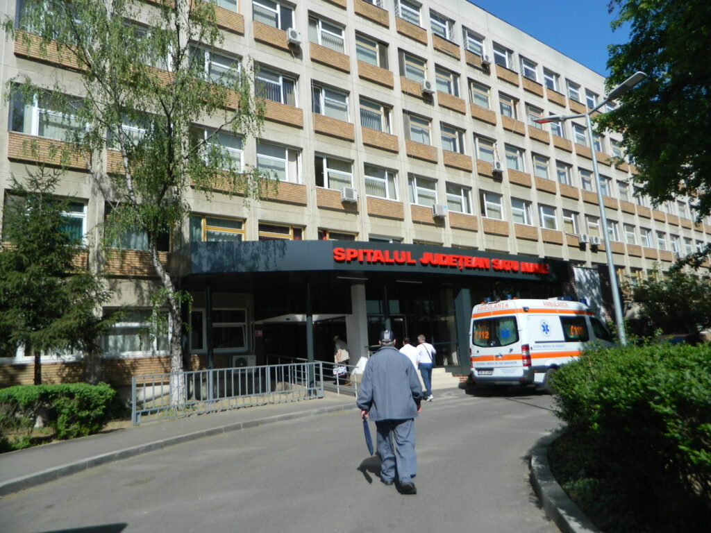 Ce poți păți la spital, în România. Rudele unui pacient, umilite de personal