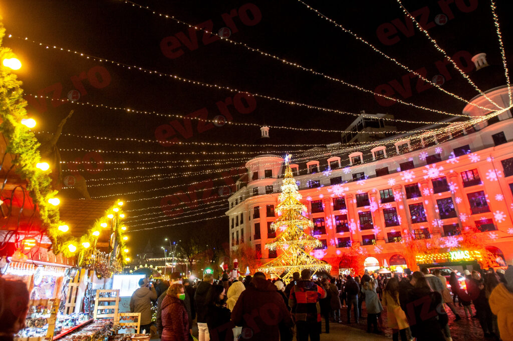 Se deschide Târgul de Crăciun din București. Vizitatorii sunt așteptați la căsuțele cu produse tradiționale, dar și în zona de distracție