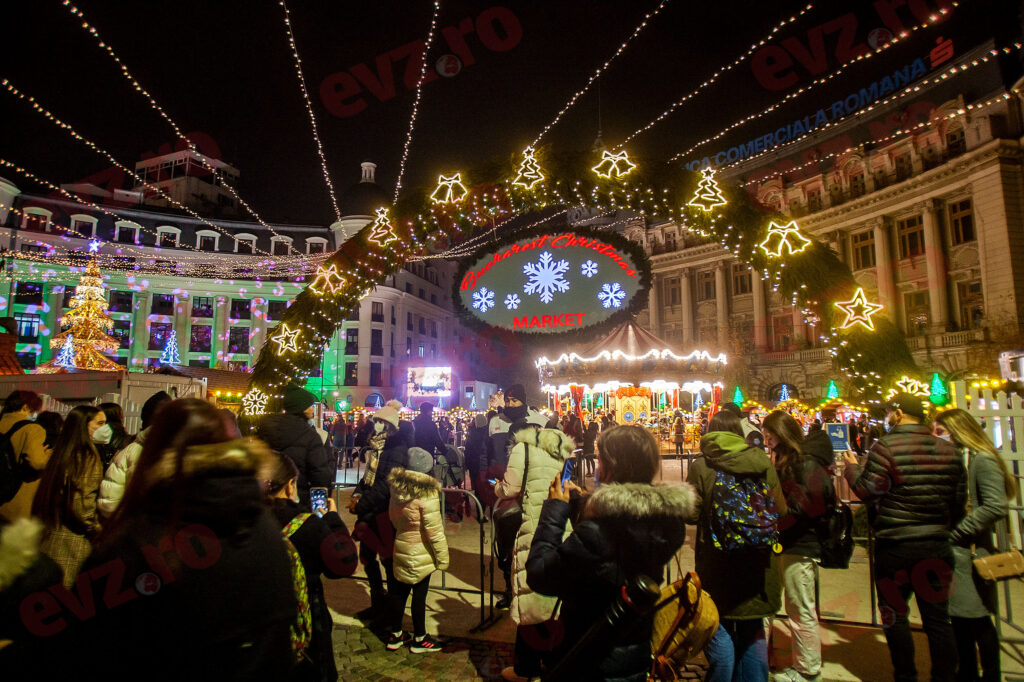 S-a deschis Târgul Bucharest Christmas Market! Piața Universității a prins culoare