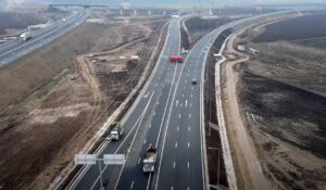 Blestemul autostrăzilor din România. Încă una s-a rupt. Imagini cu autostrada Sebeş-Turda, aflată în garanție. Foto