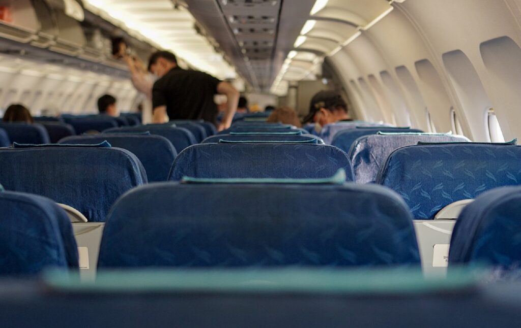 Incident de proporții în avion! Pasagerii au trăit momente de groază. ”O femeie a leșinat, o alta a avut un atac de panică”