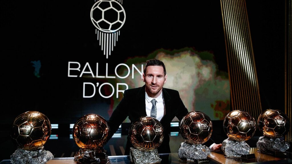 Lionel Messi a intrat în istorie! A câștigat Balonul de Aur 2021: Este al șaptelea trofeu de acest tip al sportivului. VIDEO