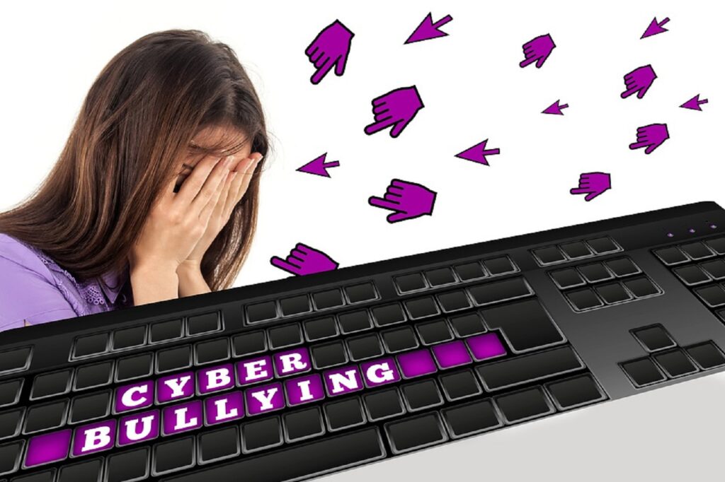 Hărțuirea pe internet a scăpat de sub control. Copiii suportă umilințe de nedescris. Cyberbullying-ul, de neoprit în România