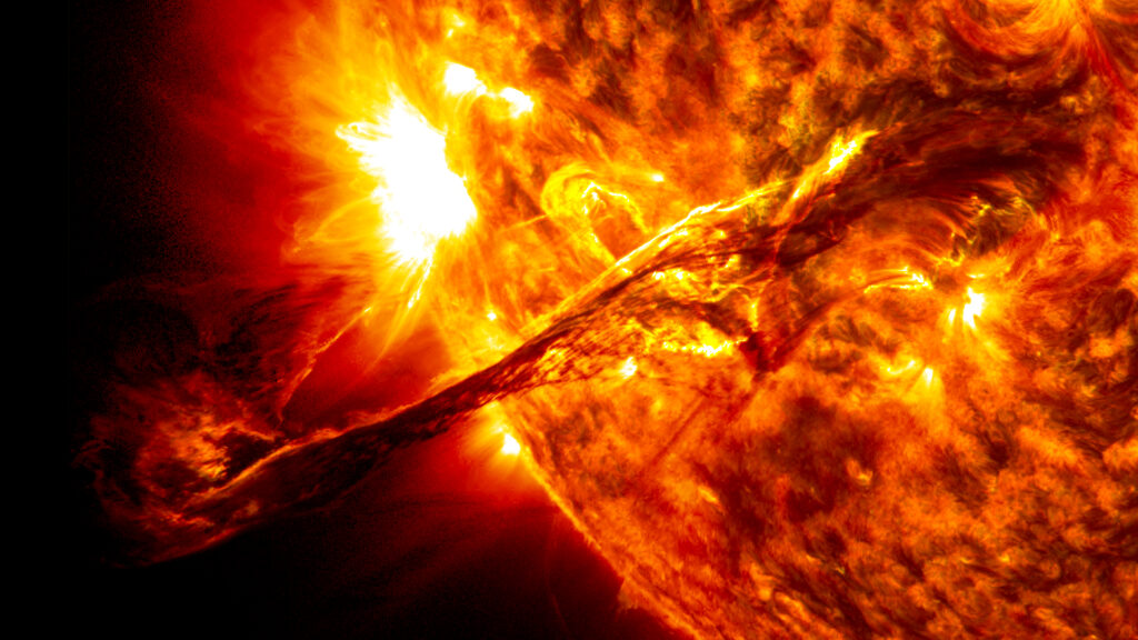 Erupția solară a declanșat o furtună magnetică care va lovi Pământul peste câteva ore