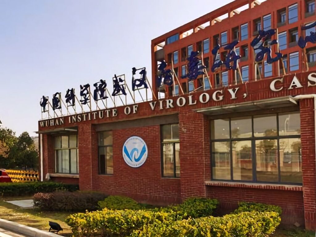 Un om de știință chinez de top spune că nu trebuie exclusă scăparea  virusului Covid din laborator