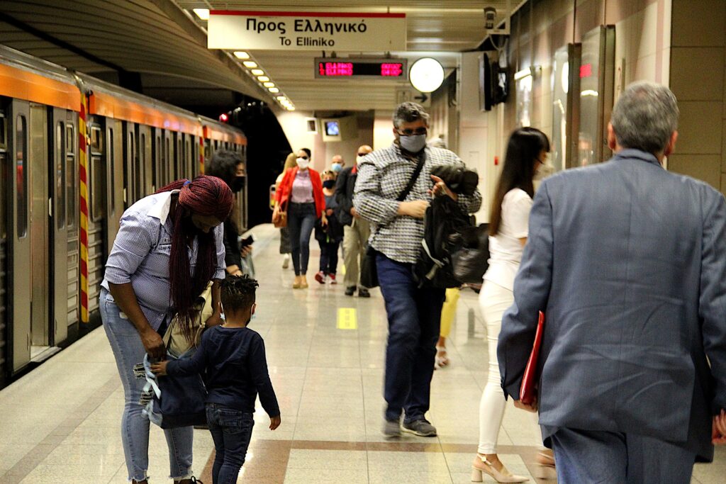 Panică la metrou. Un bărbat a atacat mai multe femei